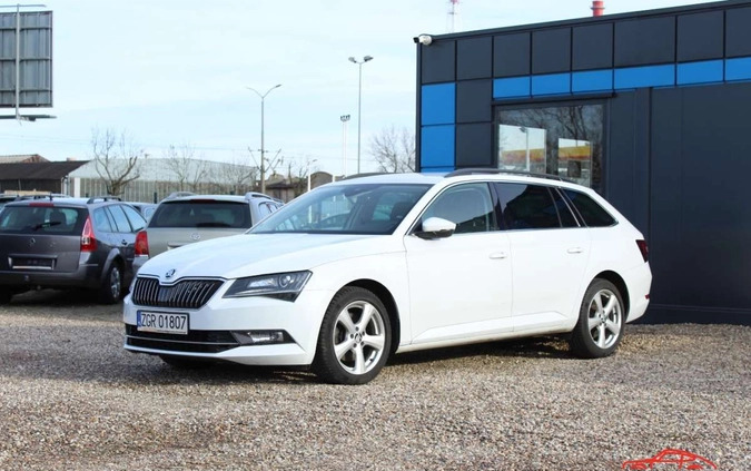 Skoda Superb cena 73900 przebieg: 140627, rok produkcji 2018 z Zaklików małe 379